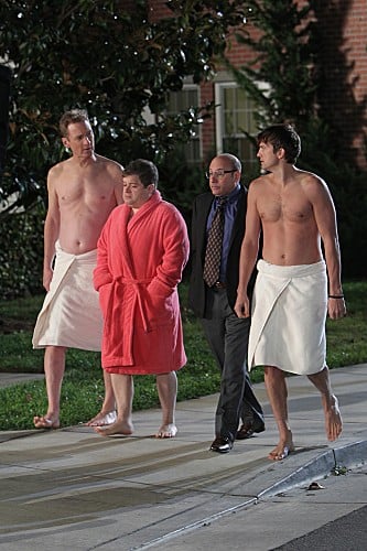 Two And A Half Men Bild Ashton Kutcher Patton Oswalt Ryan Stiles Willie Garson Von