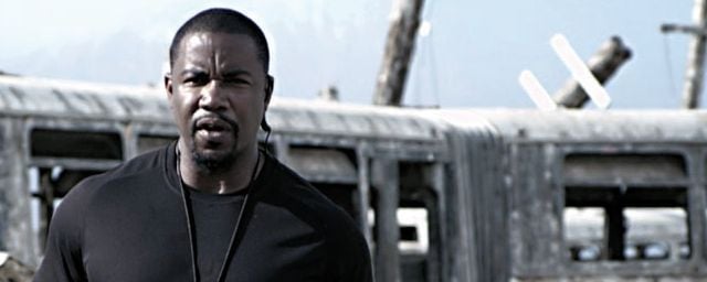 ... White kämpft im ersten Trailer zu Falcon Rising gegen die Yakuza