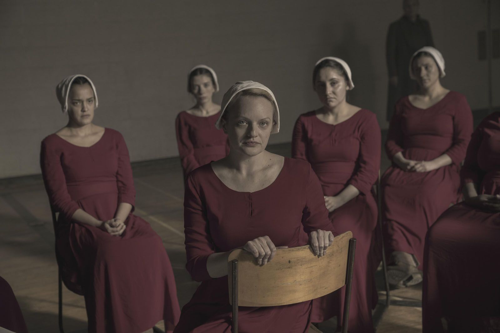 The Handmaid S Tale Der Report Der Magd Bild Elisabeth Moss Von