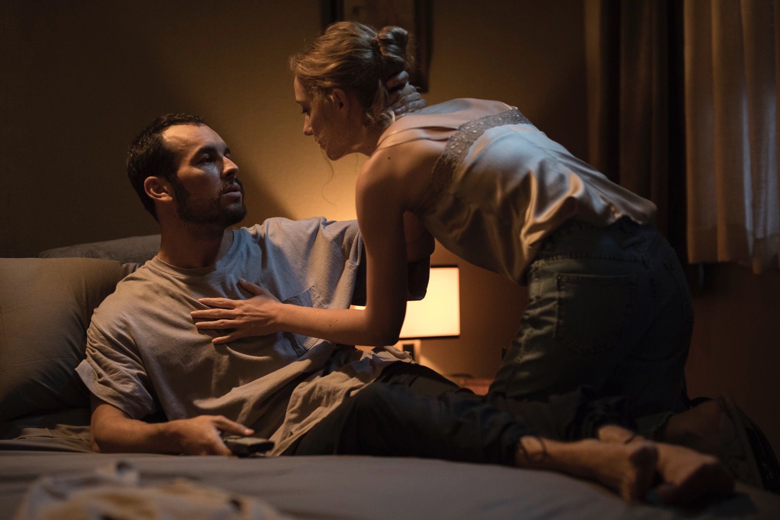 Bild Zu Mario Casas Der Sanitater Bild Deborah Francois Mario Casas Filmstarts De