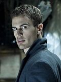 Bilder : Theo James Bilder : Theo James