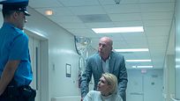 Trailer zu "Trauma Center": Bruce Willis beschützt eine Frau im Fadenkreuz Trailer zu "Trauma Center": Bruce Willis beschützt eine Frau im Fadenkreuz