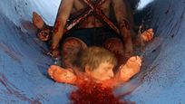 Eine Wasserrutsche (!) als Mordinstrument: Trailer zum Horror-Blutbad "Aquaslash" Eine Wasserrutsche (!) als Mordinstrument: Trailer zum Horror-Blutbad "Aquaslash"