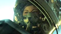 "Top Gun 2" lässt auf sich warten, den Billig-Abklatsch gibt's schon jetzt: Trailer zu "Top Gunner" "Top Gun 2" lässt auf sich warten, den Billig-Abklatsch gibt's schon jetzt: Trailer zu "Top Gunner"