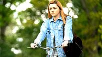"The Owners"-Trailer: Im Horror-Thriller kämpft "Game Of Thrones"-Star Maisie Williams gegen Killer-Rentner "The Owners"-Trailer: Im Horror-Thriller kämpft "Game Of Thrones"-Star Maisie Williams gegen Killer-Rentner