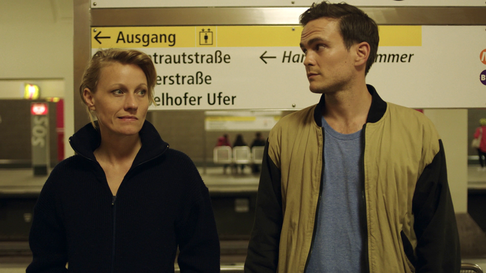 Liebesfilm Trailer DF - FILMSTARTS.de Liebesfilm Trailer DF - FILMSTARTS.de
