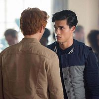 Bilder Charles Melton