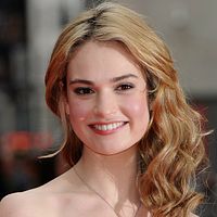 Bilder Lily James