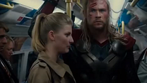 Bild von Thor 2 - The Dark Kingdom: Thor fährt U-Bahn Filmszene