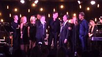 Bild von "Full House"-Stars singen den Titelsong "Everywhere You Look"