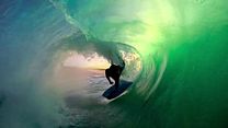 Bild von Shorebreak - Die perfekte Welle. Clark Little - Wellenfotograf Trailer DF