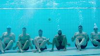 Bild von Swimming With Men Trailer DF