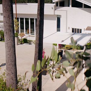 Bilder Private Property - Somebody's Always Watching