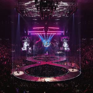 Bilder Katy Perry : The Lifetimes Tour - Live from Paris