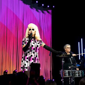 Bilder Outstanding: A Comedy Revolution