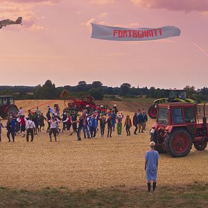 Bilder Rote Sterne überm Feld