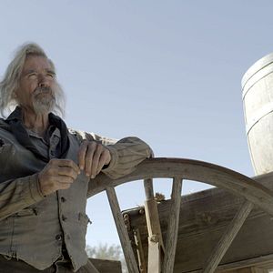 Bilder Among Wolves - Geächtet und gefürchtet