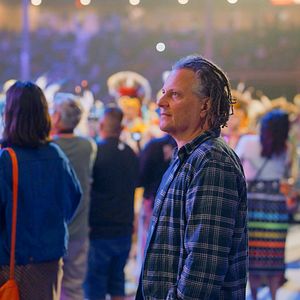 Bilder We All Bleed Red