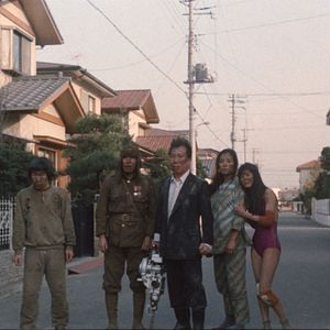 Bilder Die Familie mit dem umgekehrten Düsenantrieb - Crazy Family