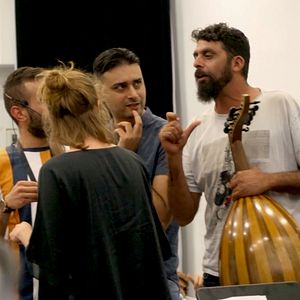 Bilder Das Orchester – That Orchestra With The Broken Instruments