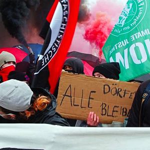 Bilder System Change – A Story of Growing Resistance