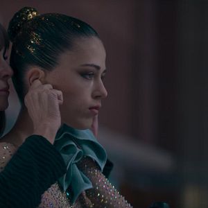 Bilder Free Falling - Tanz am Abgrund