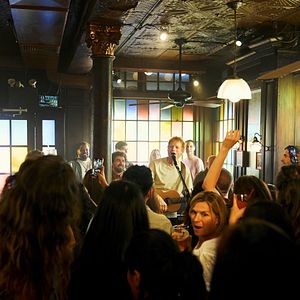 Bilder One Shot With Ed Sheeran: A Music Experience