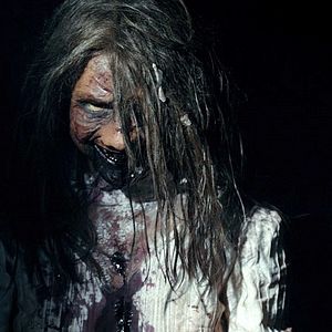 Bilder The 100 Candles Game: The Last Possession