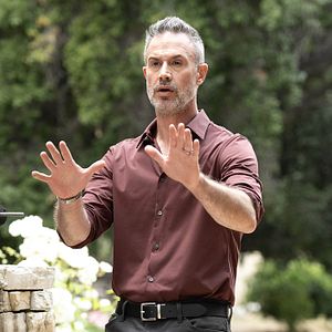 Bilder The Girl In The Pool