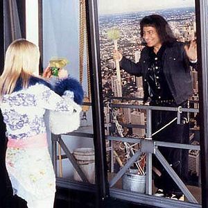 Bilder Just Visiting – Mit Vollgas in die Zukunft