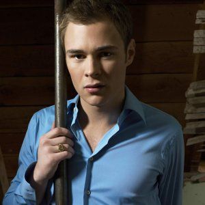 Bilder Patrick John Flueger