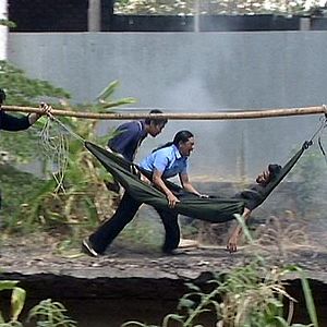 Bilder Les artistes du théâtre brulé - Das Theater in den Ruinen