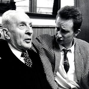 Bilder Mann beißt Hund