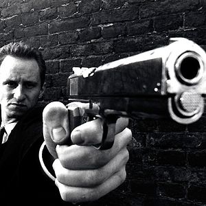 Bilder Mann beißt Hund