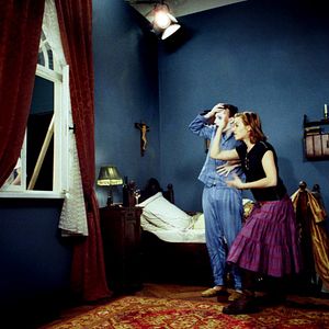 Bilder Der die Tollkirsche ausgräbt