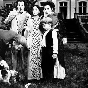 Bilder Der die Tollkirsche ausgräbt