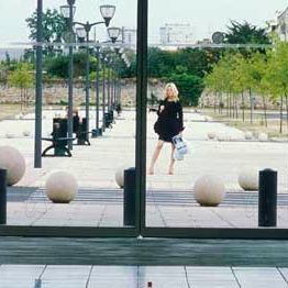 Bilder Le 4ème morceau de la femme coupée en 3