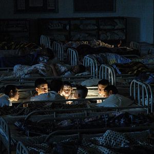 Bilder Dek Hor - Das Internat