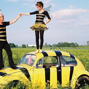 Bilder Mit Mistgabel und Federboa - Farmer John