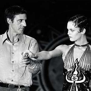 Bilder Die Frau auf der Brücke