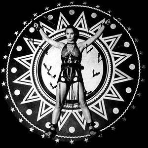 Bilder Die Frau auf der Brücke