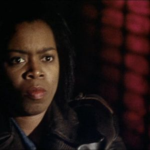 Bilder A Gun For Jennifer