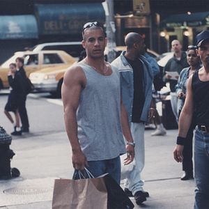 Bilder Strays - Lebe dein Leben