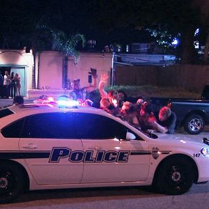 Bilder Strippers Vs. Zombies