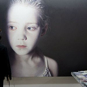 Bilder Die Stille der Unschuld - Der Künstler Gottfried Helnwein
