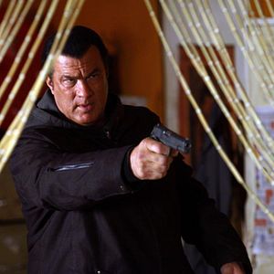 Bilder A Dangerous Man