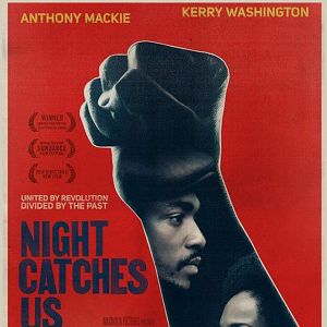 Bilder Night Catches Us