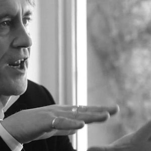 Bilder Listening To The Judge