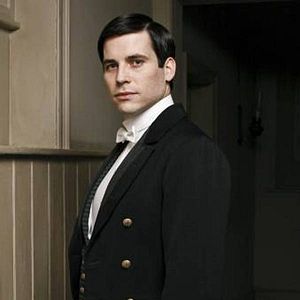 Bilder Rob James-Collier