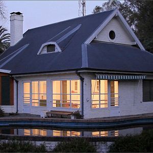 Bilder La inviolabilidad del domicilio se basa en el hombre que aparece empunando un hacha